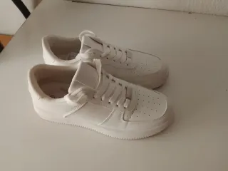 Zapatos blancos de hombre