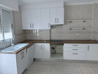 Cocina blanca y madera