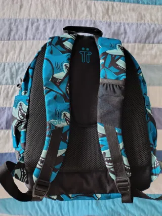 Mochila Totto Escolar Tiburones Azul