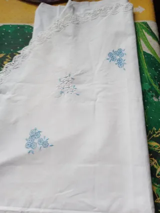 Sábana cuna bordada