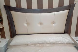 Cabecero de matrimonio lacado y tapizado