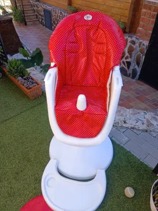 Trona Tuc Tuc roja lunares