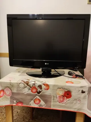 Televisión i-Joy Negra de 26" y LG de 32"