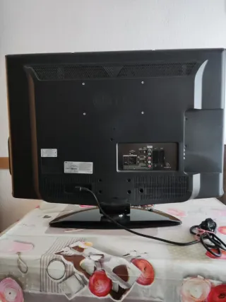 Televisión i-Joy Negra de 26" y LG de 32"