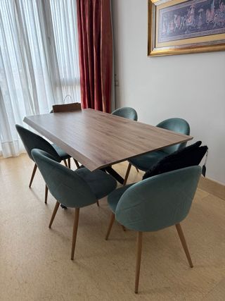 Mesa de comedor y 6 sillas de terciopelo