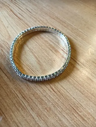 Pulsera plateada con brillantes