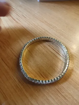 Pulsera plateada con brillantes