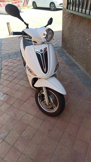 Yamaha d'elight 125cc Scooter