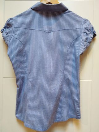 Camisa azul de rayas