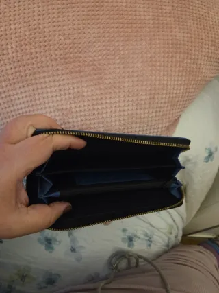 Cartera azul mujer troquelada