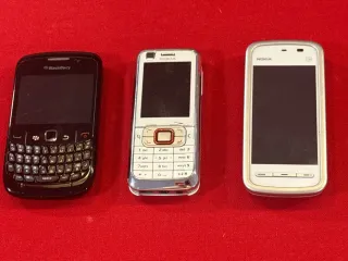 Teléfonos Vintage BlackBerry y Nokia
