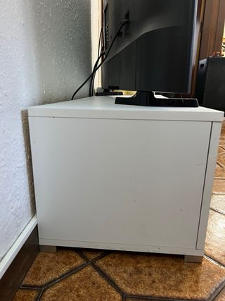 Mueble bajo TV blanco y madera
