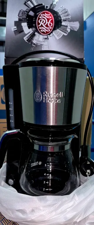 Cafetera Russell Hobbs Compact Home
