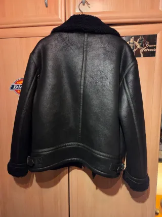 Cazadora de borrego negra