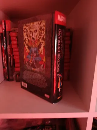 Dr extraño saluda al maestro Marvel gold