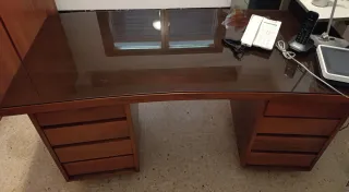 Escritorio de madera para despacho