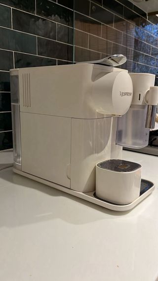 Cafetera Nespresso De'Longhi Blanca