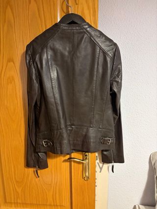 Cazadora Naf Naf de piel marrón