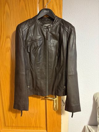 Cazadora Naf Naf de piel marrón