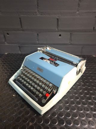Máquina de escribir Olivetti Studio de Luxe