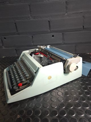 Máquina de escribir Olivetti Studio de Luxe