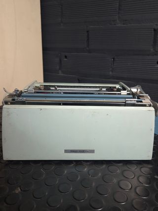 Máquina de escribir Olivetti Studio de Luxe