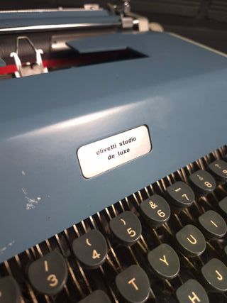 Máquina de escribir Olivetti Studio de Luxe