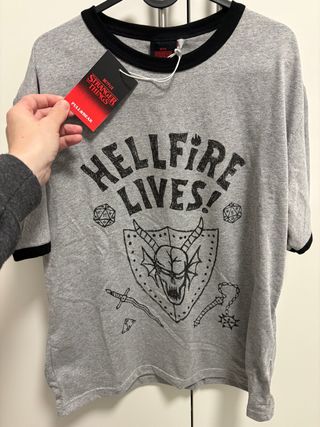 Camiseta Stranger Things Hellfire Pull & Bear