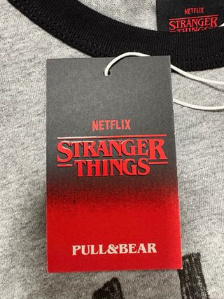 Camiseta Stranger Things Hellfire Pull & Bear