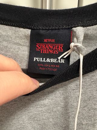 Camiseta Stranger Things Hellfire Pull & Bear