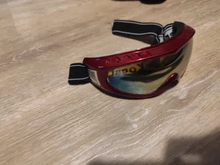 Bufanda y Gafas de Esquí