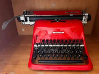 Máquina de escribir Olivetti Lexicon 80 Roja