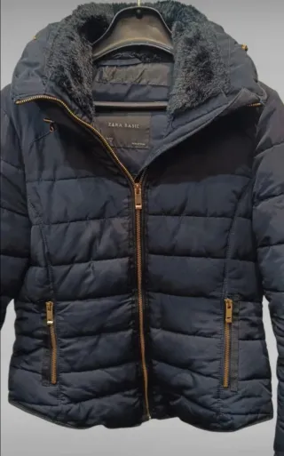 Plumífero corto azul Zara