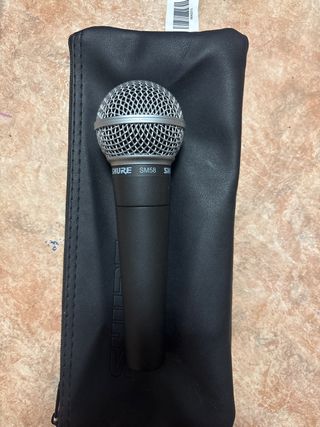 Micrófono Shure SM58 con funda original.