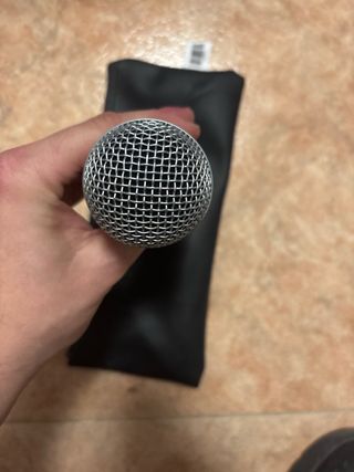 Micrófono Shure SM58 con funda original.