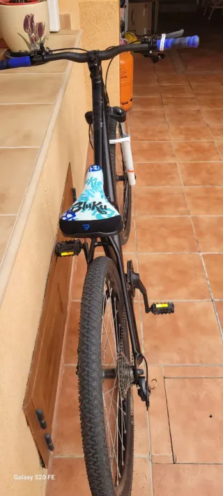 Bicicleta Stunt Negra y Azul