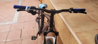 Bicicleta Stunt Negra y Azul