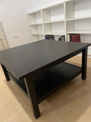 Mesa baja de madera negra