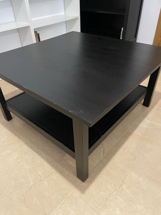 Mesa baja de madera negra