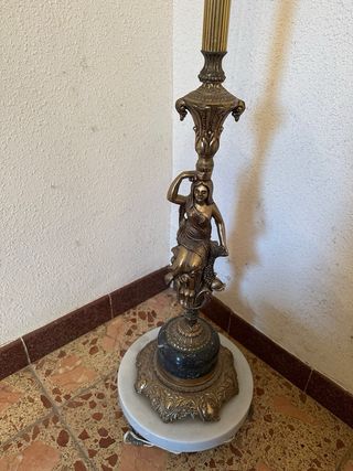 Lámpara de pie antigua de mármol y metal