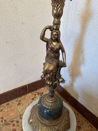 Lámpara de pie antigua de mármol y metal