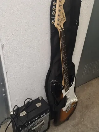 Guitarra Eléctrica Fender Squier + Amplificador