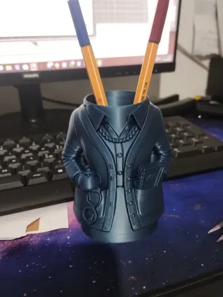 Portapenne da scrivania a forma di figura