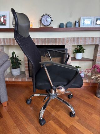 Silla de escritorio ergonómica negra