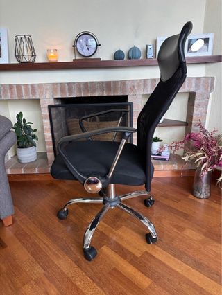 Silla de escritorio ergonómica negra