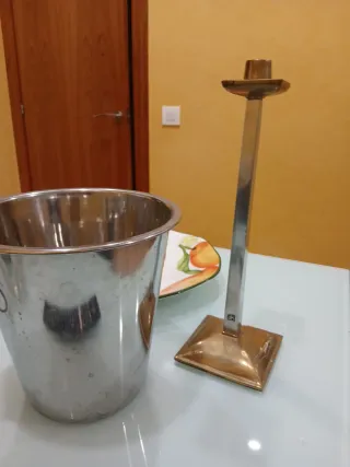 Candelabro de metal dorado y plateado