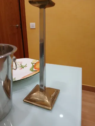 Candelabro de metal dorado y plateado