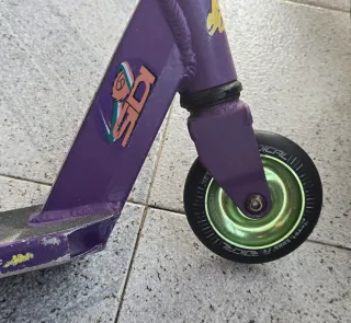 Patinete de trucos morado