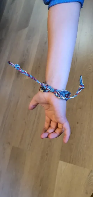 Pulsera tejida artesanal