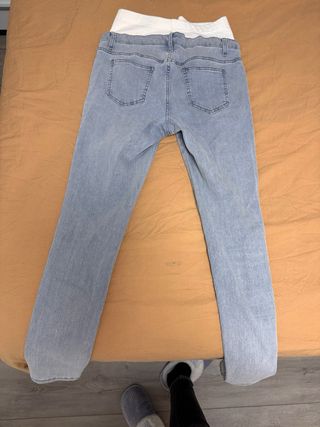 Pantalón vaquero premamá azul. Modelo skinny